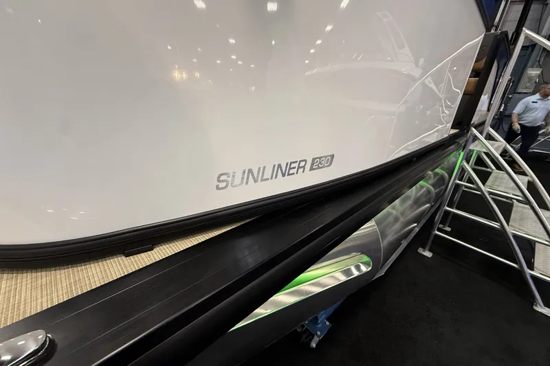 Slide: The Image of Harris Sunliner 230 2026 - 4