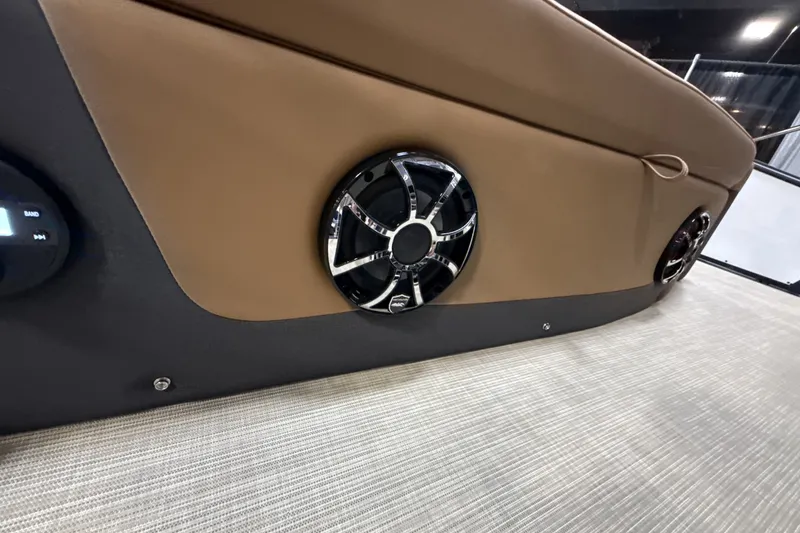 Slide: The Image of Harris Sunliner 230 2026 - 47