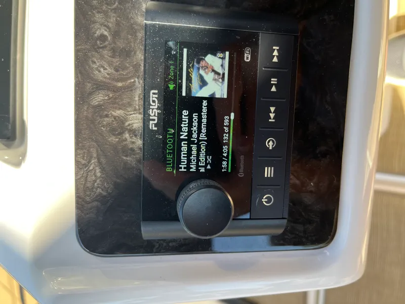 Slide: The Image of Sea Ray 19 SPX-OB 2021 - 17