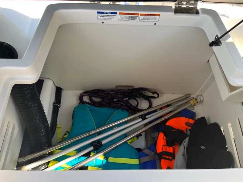 Slide: The Image of Sea Ray 19 SPX-OB 2021 - 18