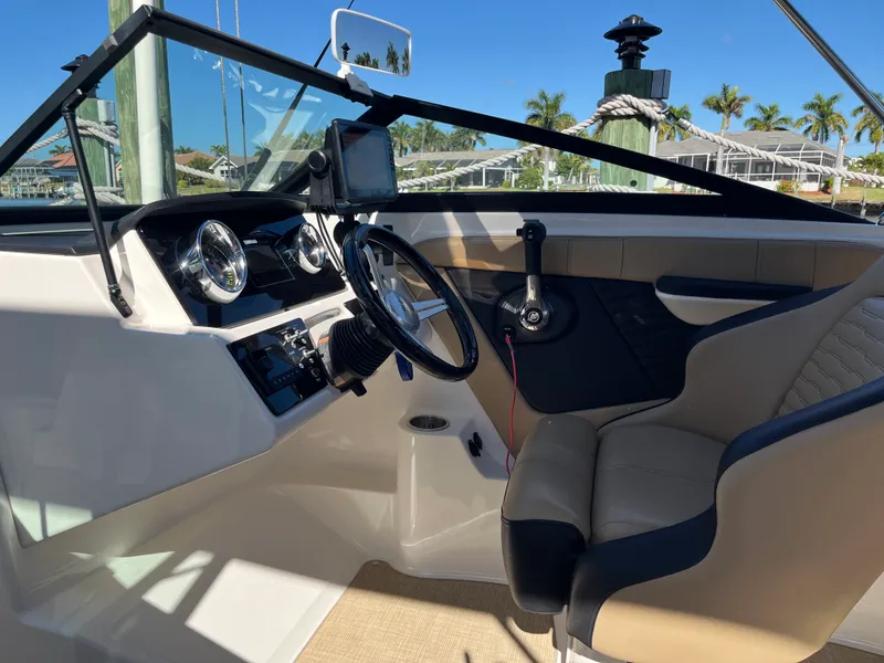 Slide: The Image of Sea Ray 19 SPX-OB 2021 - 6