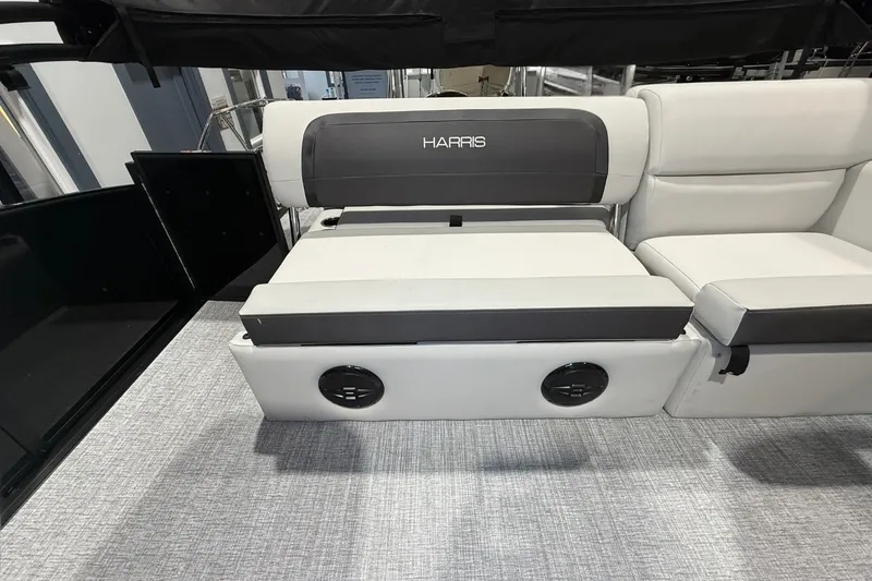 Slide: The Image of Harris Cruiser 230 2026 - 12