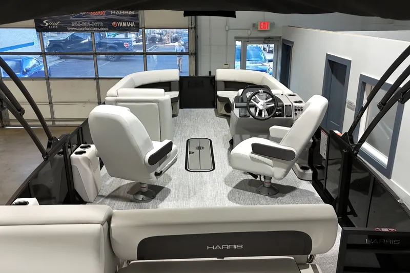 Slide: The Image of Harris Cruiser 230 2026 - 13