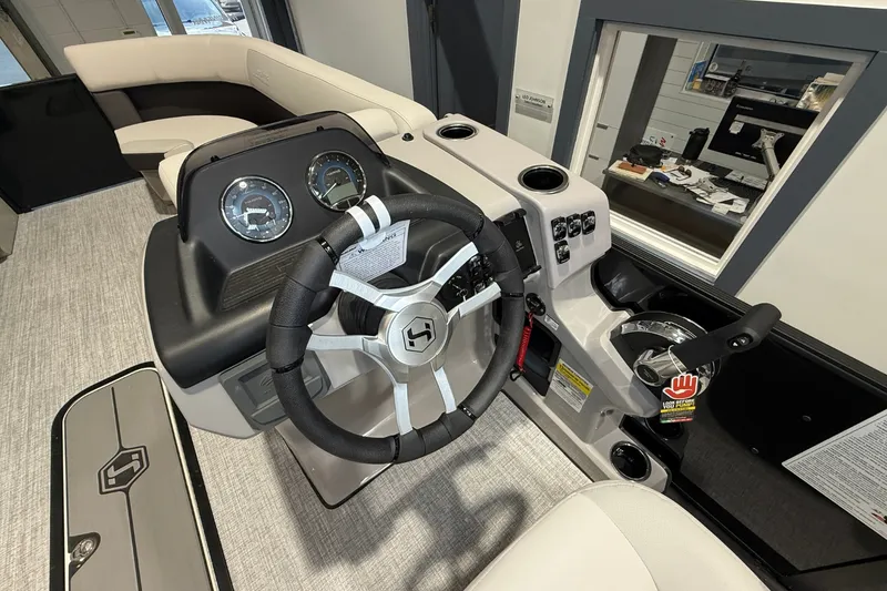 Slide: The Image of Harris Cruiser 230 2026 - 17