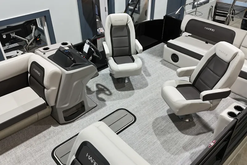 Slide: The Image of Harris Cruiser 230 2026 - 19