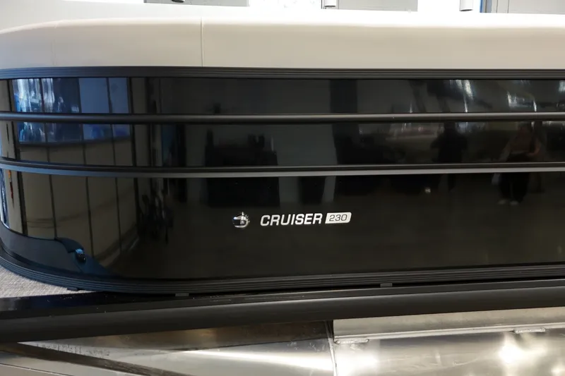 Slide: The Image of Harris Cruiser 230 2026 - 2