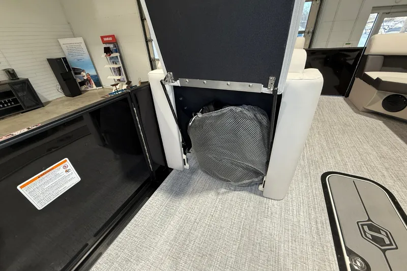 Slide: The Image of Harris Cruiser 230 2026 - 22