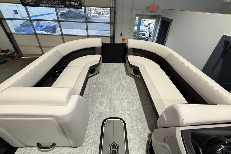 Slide: The Image of Harris Cruiser 230 2026 - 24