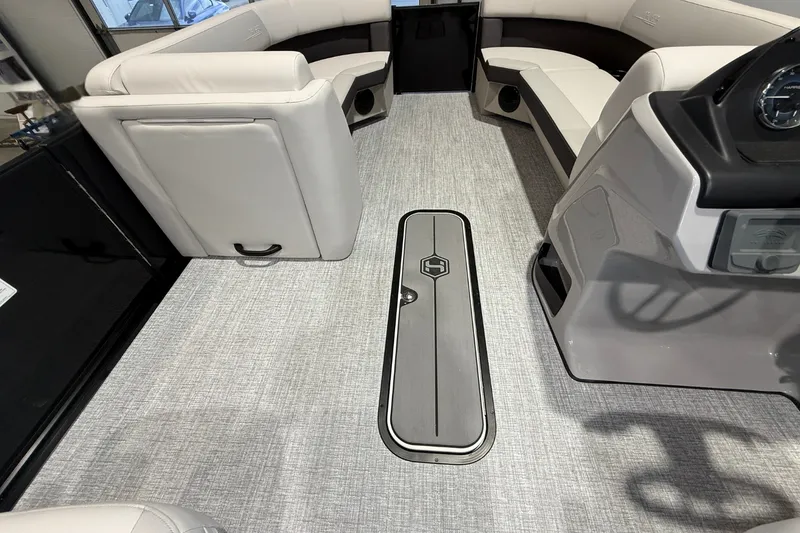 Slide: The Image of Harris Cruiser 230 2026 - 25