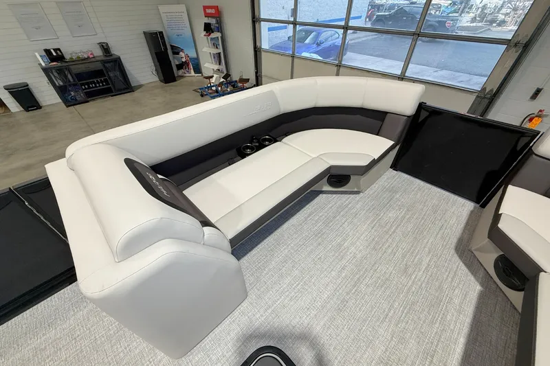 Slide: The Image of Harris Cruiser 230 2026 - 27