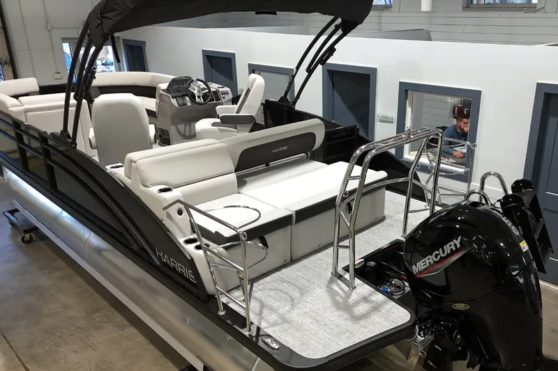 Slide: The Image of Harris Cruiser 230 2026 - 4