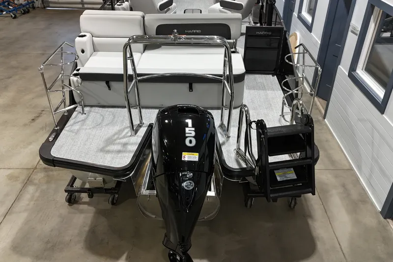 Slide: The Image of Harris Cruiser 230 2026 - 5