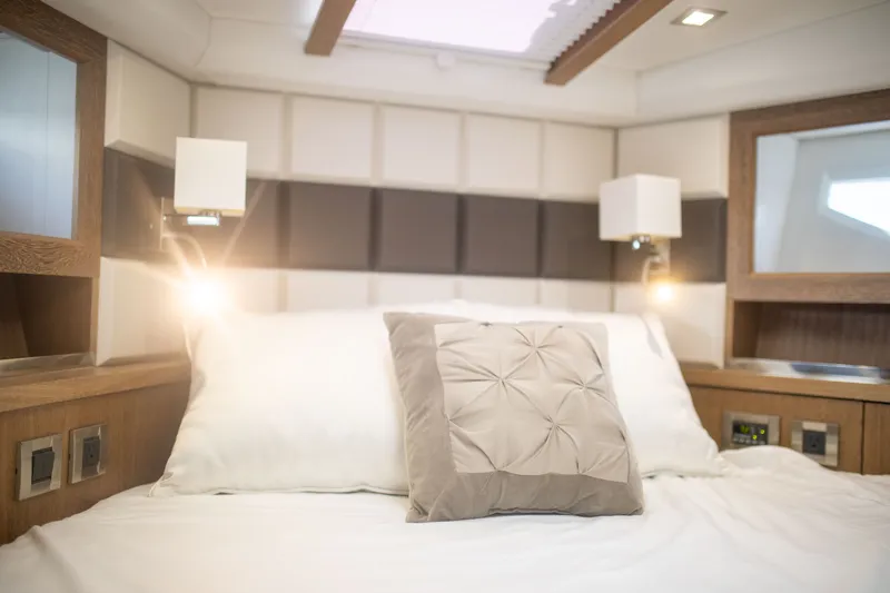 Slide: The Image of Galeon 420 2018 - 54