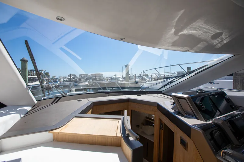 Slide: The Image of Galeon 420 2018 - 48