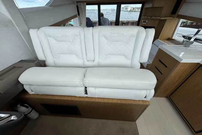 Slide: The Image of Galeon 420 2018 - 23