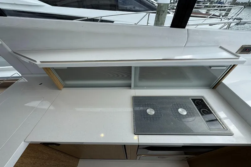 Slide: The Image of Galeon 420 2018 - 28