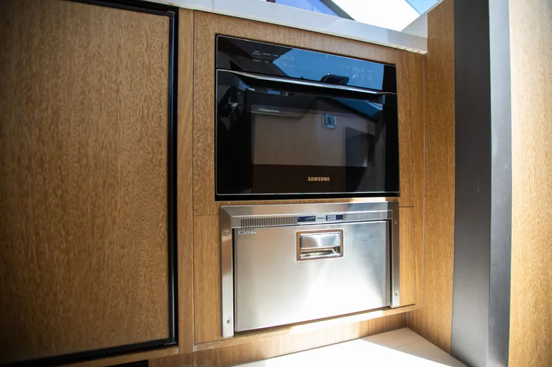 Slide: The Image of Galeon 420 2018 - 31