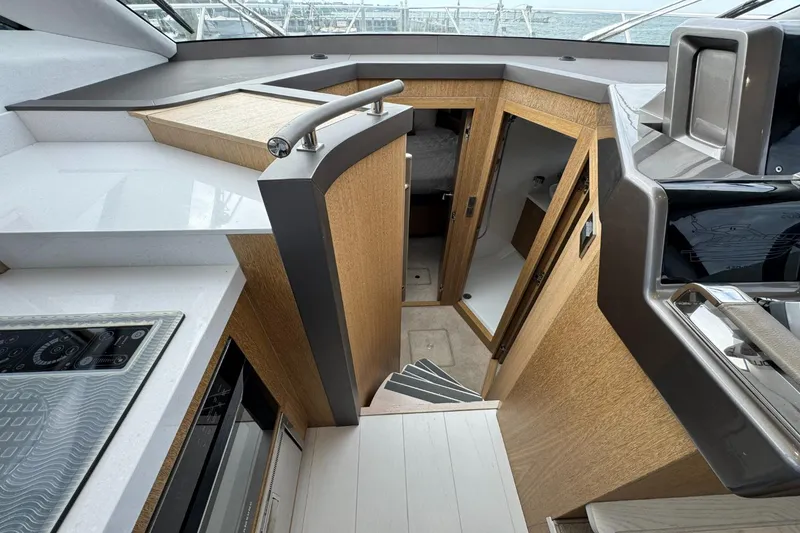 Slide: The Image of Galeon 420 2018 - 30