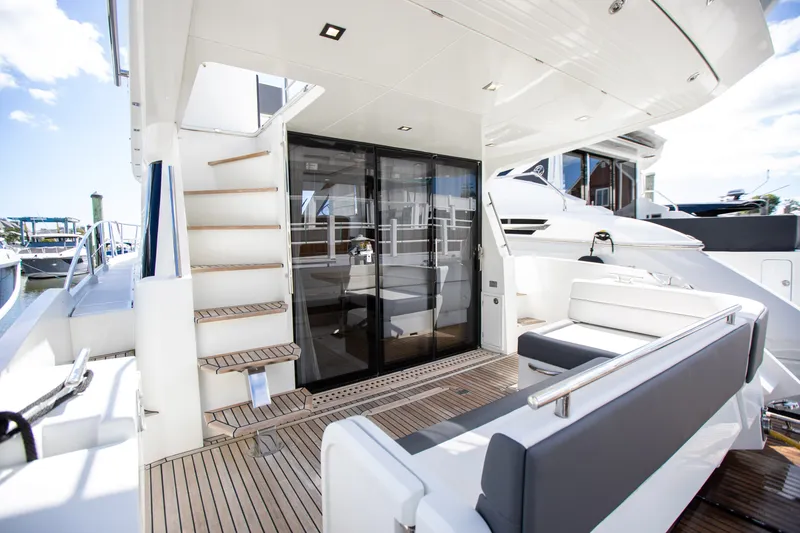 Slide: The Image of Galeon 420 2018 - 13