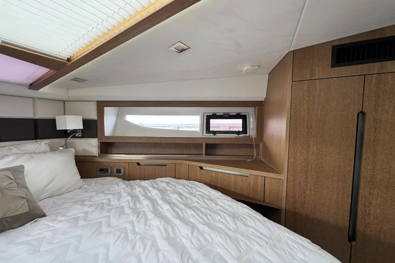 Slide: The Image of Galeon 420 2018 - 37