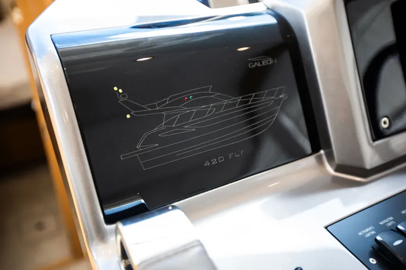 Slide: The Image of Galeon 420 2018 - 45