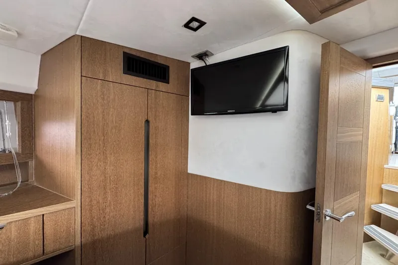 Slide: The Image of Galeon 420 2018 - 38