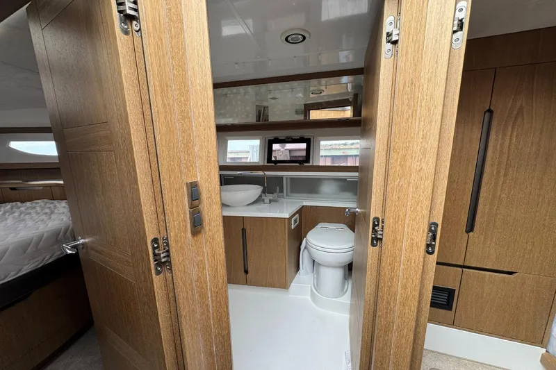 Slide: The Image of Galeon 420 2018 - 39