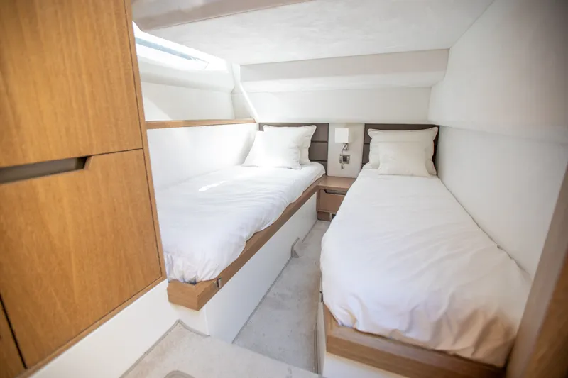 Slide: The Image of Galeon 420 2018 - 68