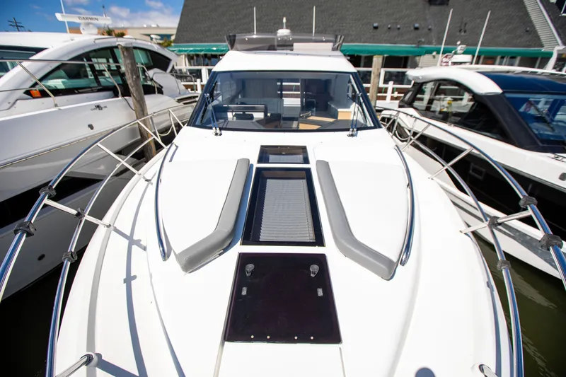 Slide: The Image of Galeon 420 2018 - 97