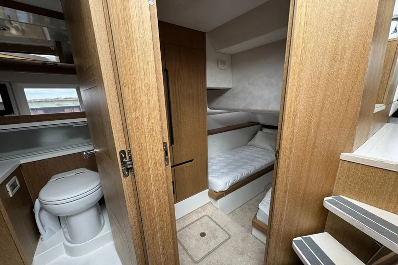 Slide: The Image of Galeon 420 2018 - 44