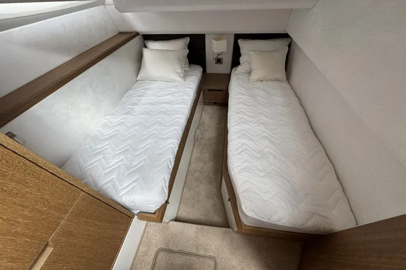 Slide: The Image of Galeon 420 2018 - 46