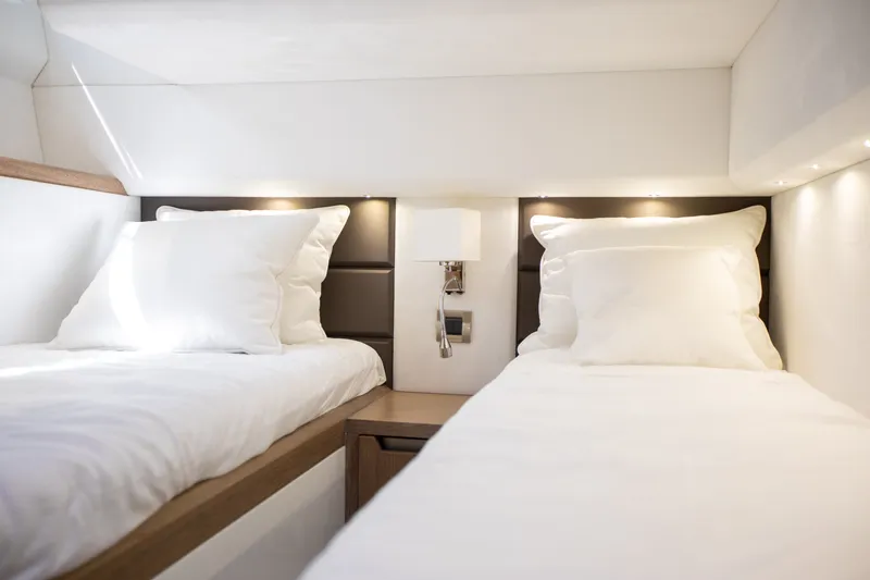 Slide: The Image of Galeon 420 2018 - 71