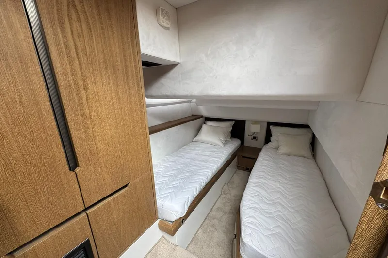 Slide: The Image of Galeon 420 2018 - 48