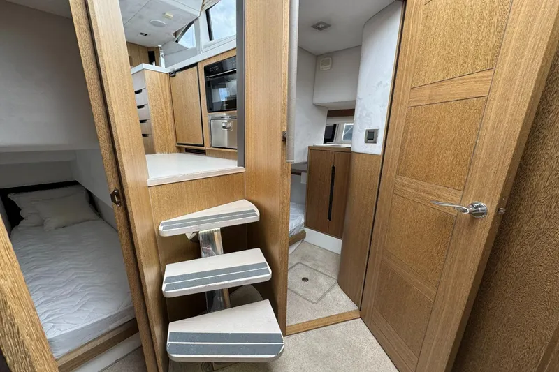 Slide: The Image of Galeon 420 2018 - 49