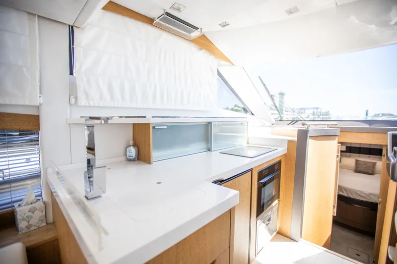 Slide: The Image of Galeon 420 2018 - 27