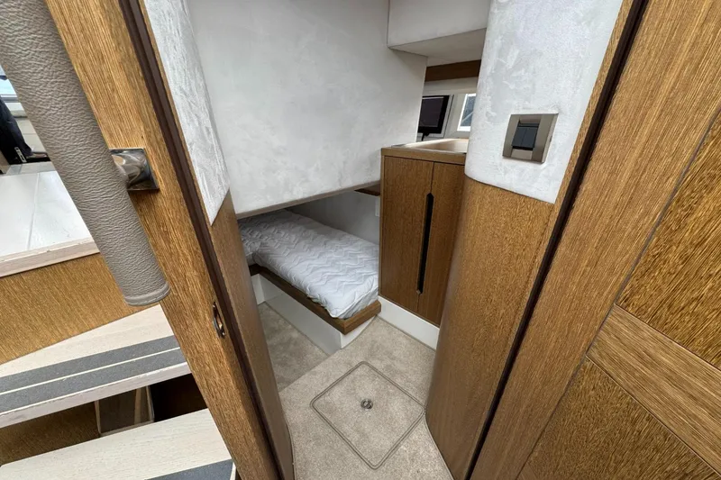 Slide: The Image of Galeon 420 2018 - 51