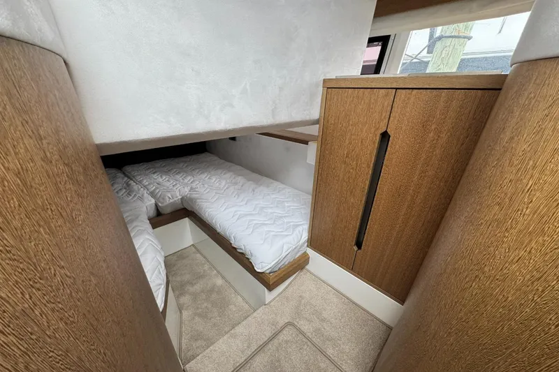 Slide: The Image of Galeon 420 2018 - 52