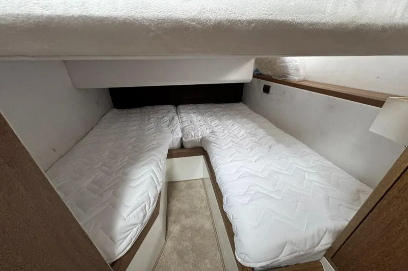 Slide: The Image of Galeon 420 2018 - 53