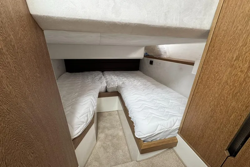 Slide: The Image of Galeon 420 2018 - 55