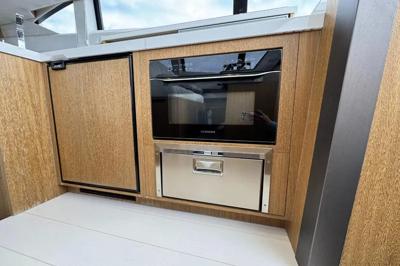 Slide: The Image of Galeon 420 2018 - 57