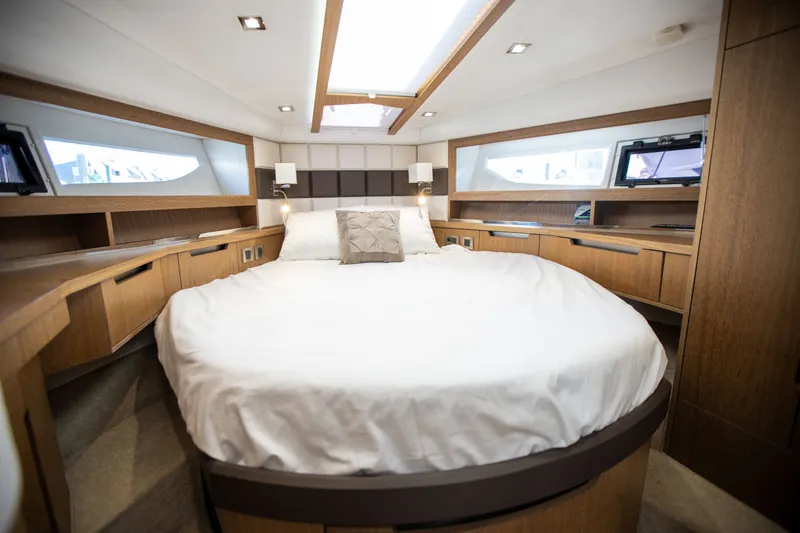 Slide: The Image of Galeon 420 2018 - 50