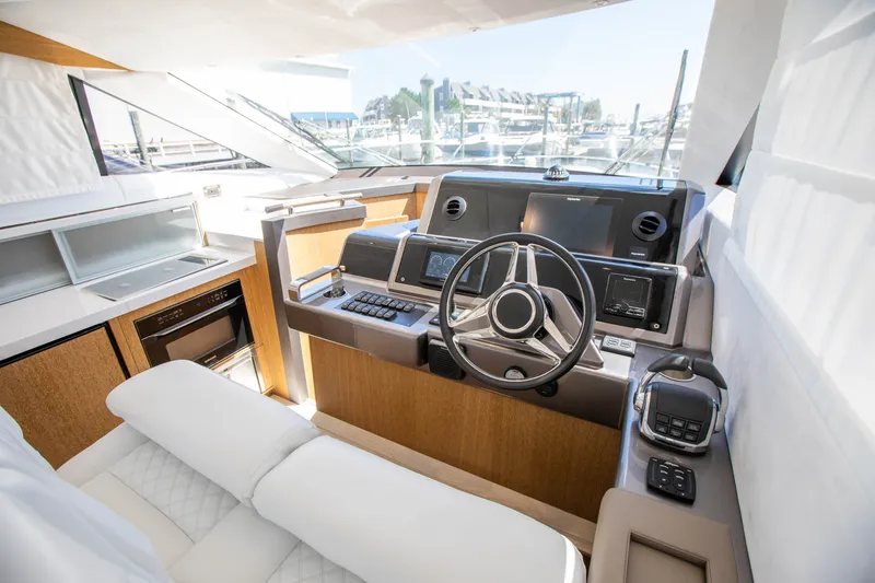 Slide: The Image of Galeon 420 2018 - 43