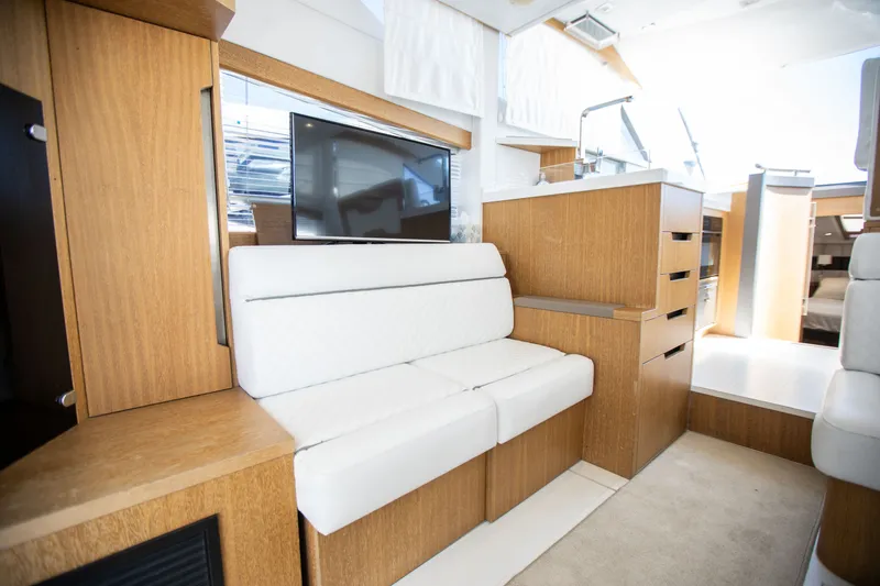Slide: The Image of Galeon 420 2018 - 25