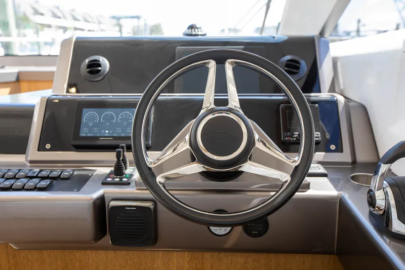 Slide: The Image of Galeon 420 2018 - 42
