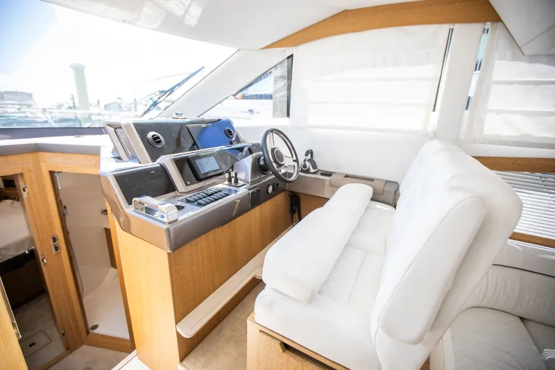 Slide: The Image of Galeon 420 2018 - 35