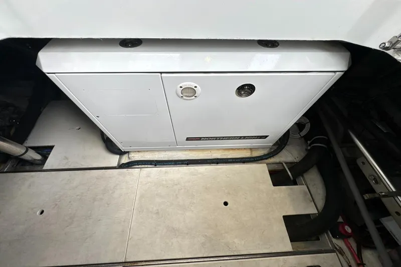 Slide: The Image of Galeon 420 2018 - 92