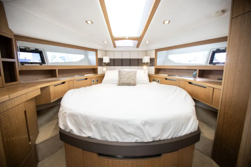 Slide: The Image of Galeon 420 2018 - 49