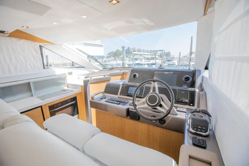 Slide: The Image of Galeon 420 2018 - 44