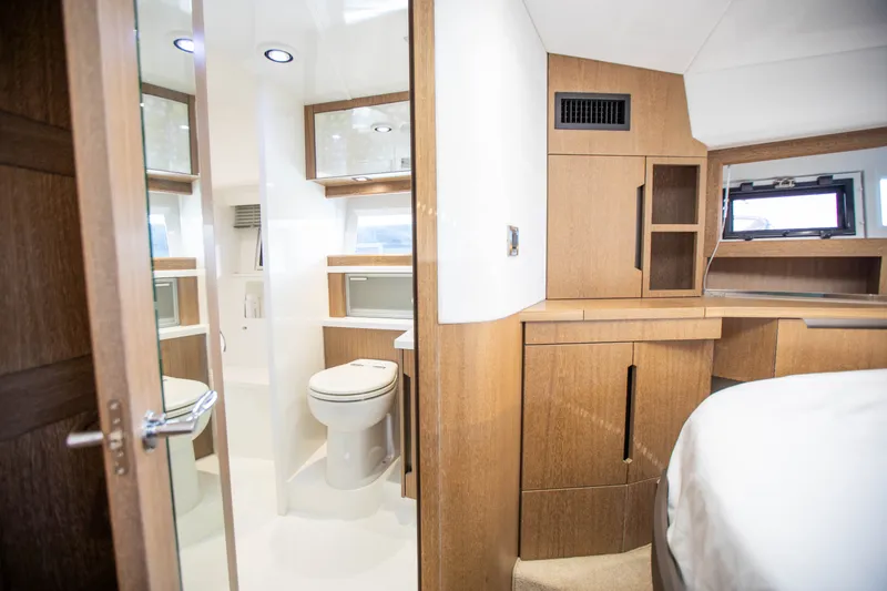 Slide: The Image of Galeon 420 2018 - 57