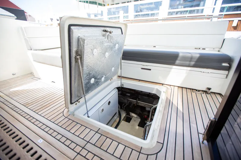 Slide: The Image of Galeon 420 2018 - 17